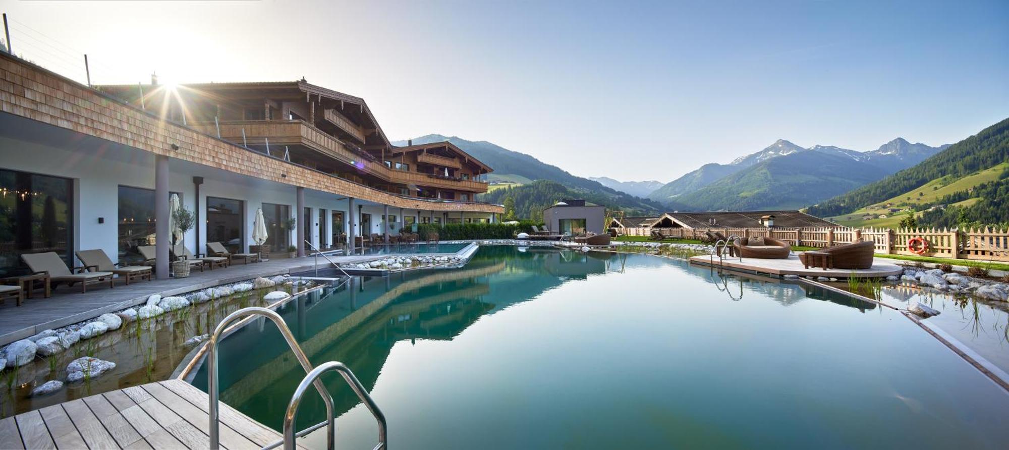 Der Boeglerhof - Pure Nature Spa Resort 阿尔卑巴赫 外观 照片