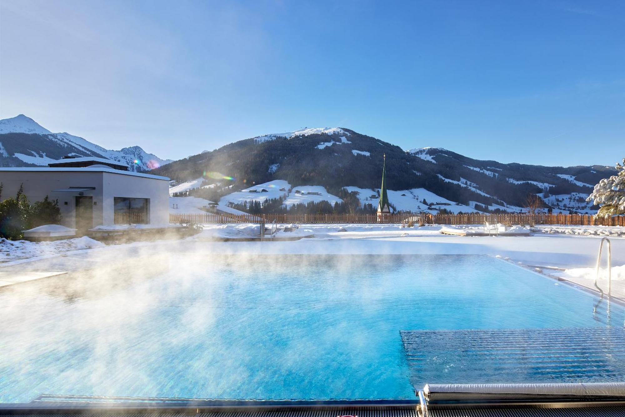 Der Boeglerhof - Pure Nature Spa Resort 阿尔卑巴赫 外观 照片